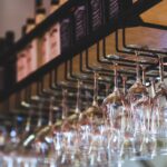 혼자 술집에 가서 술을 마시는 것이 가능한가요